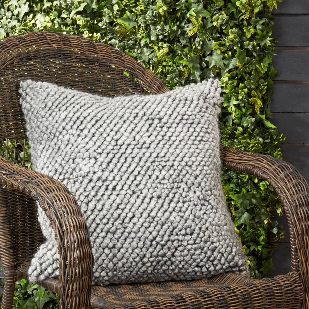 Outdoor Oasis Tufted Polyester Filled Throw Pillow