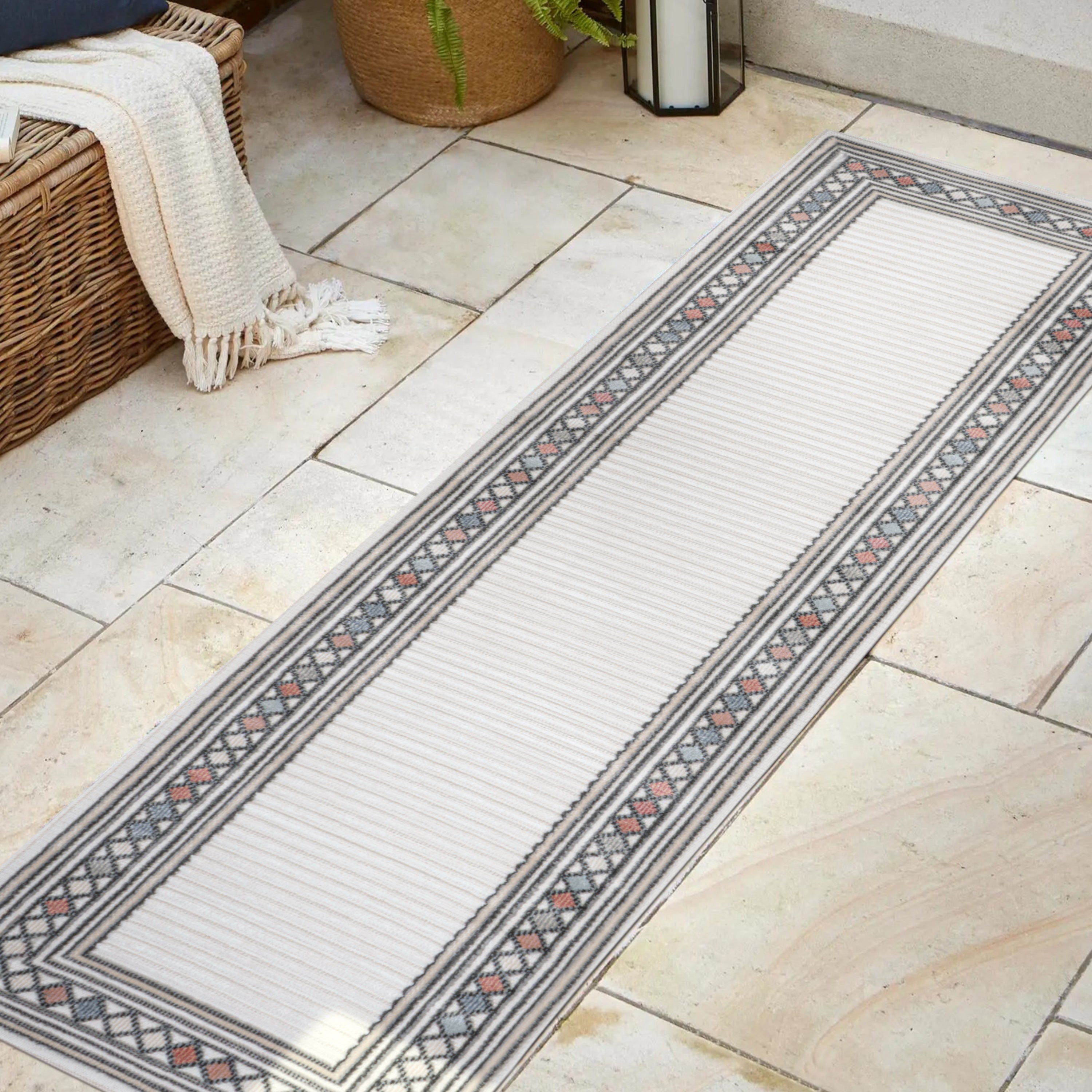 Sebastian High-Low Modern Diamond Border Indoor/Outdoor Area Rug