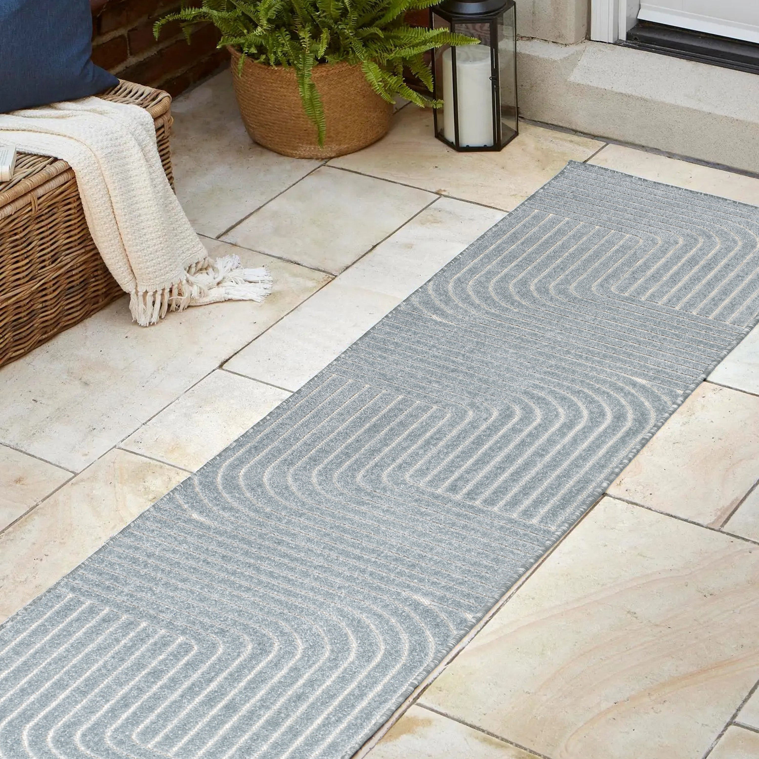 Odense High-Low Minimalist Angle Geometric Indoor/Outdoor Area Rug