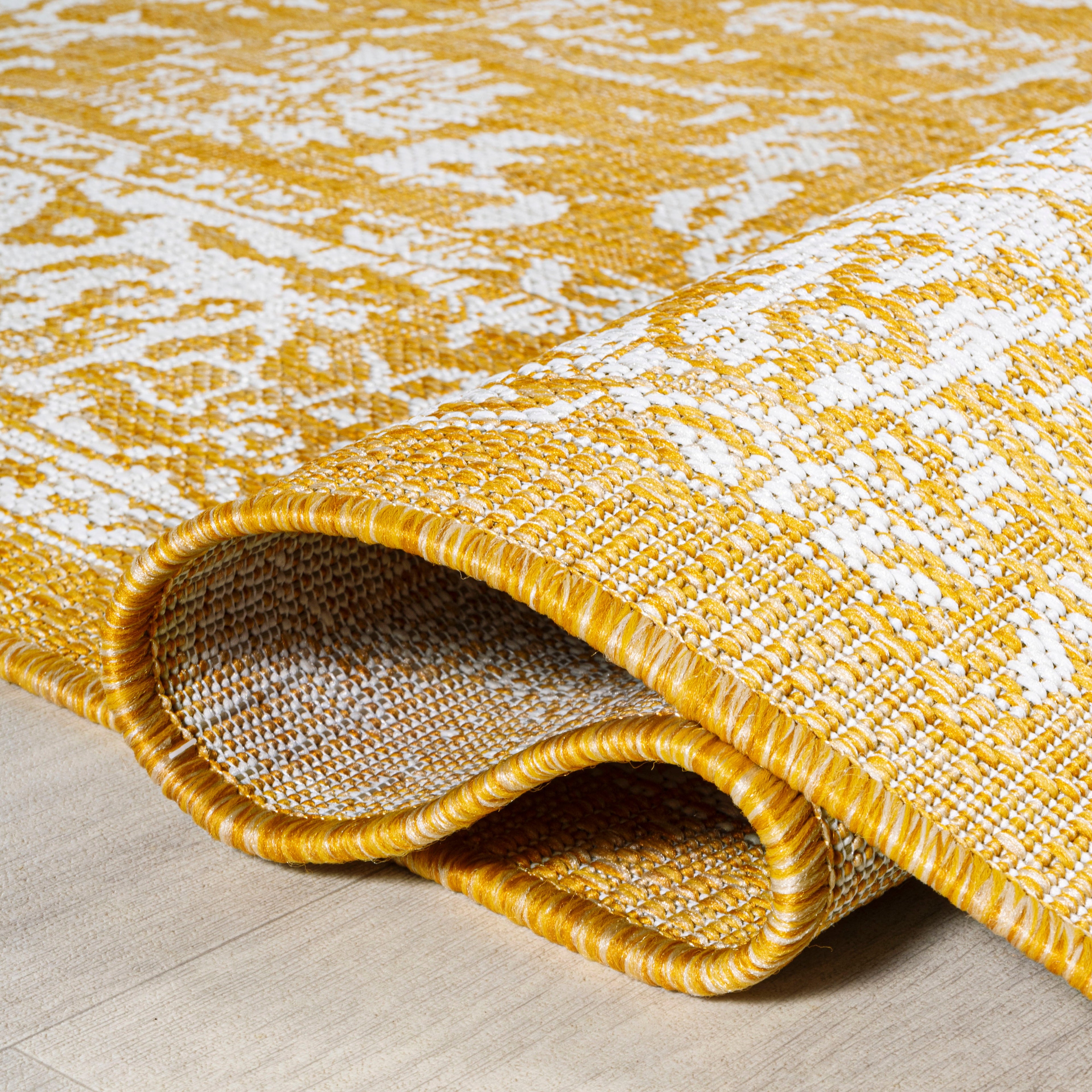 Tela Bohemian Textured Weave Floral Indoor/Outdoor Area Rug