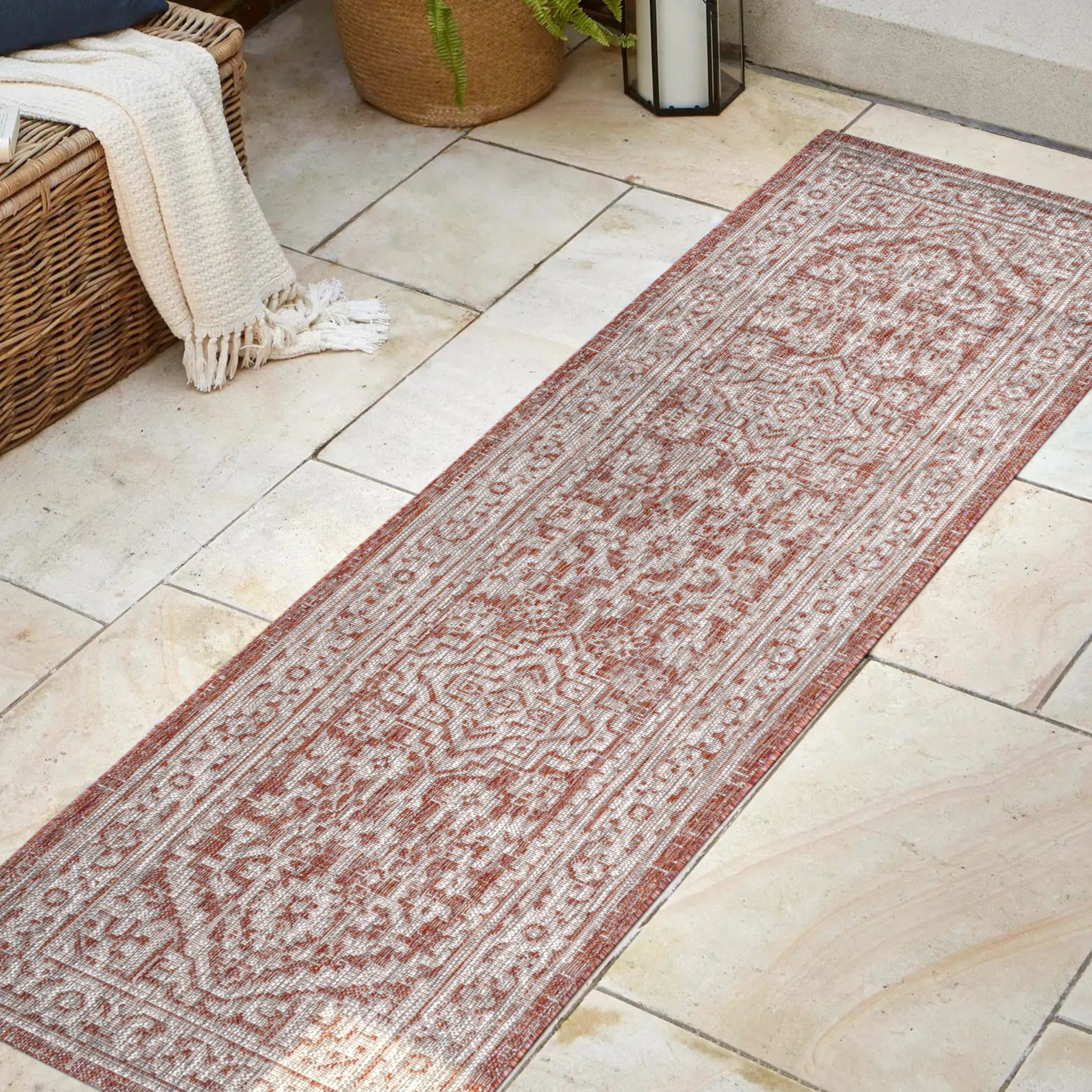 Sinjuri Medallion Textured Weave Indoor/Outdoor Area Rug