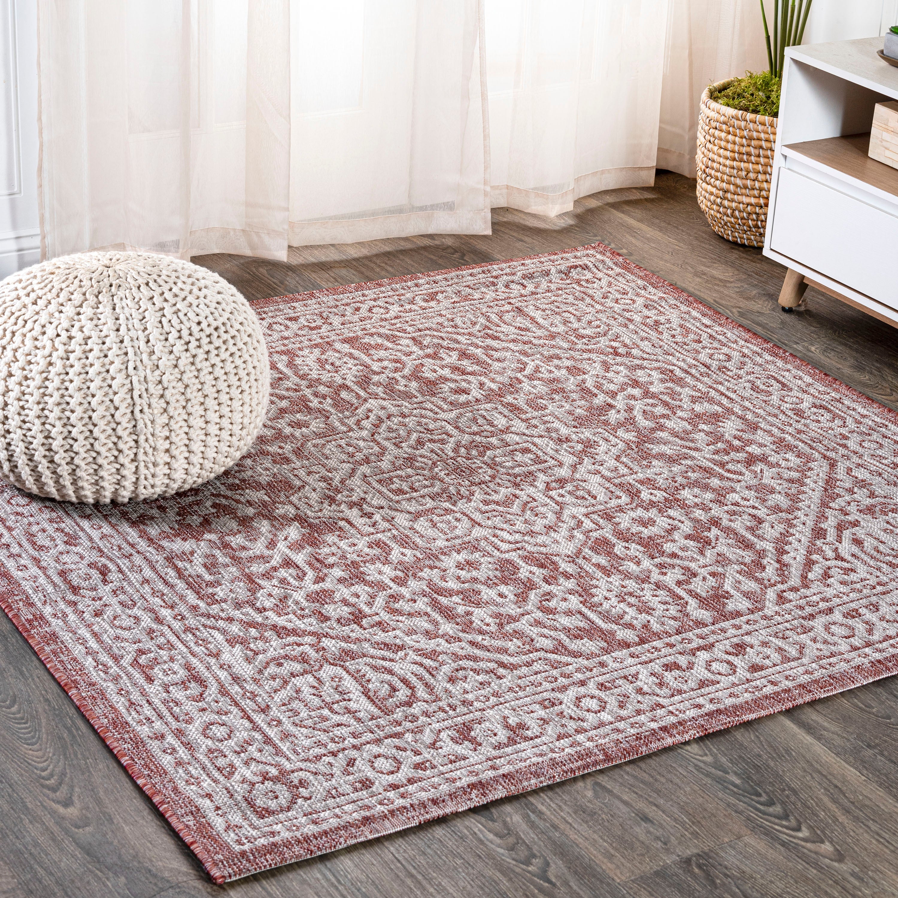 Sinjuri Medallion Textured Weave Indoor/Outdoor Area Rug