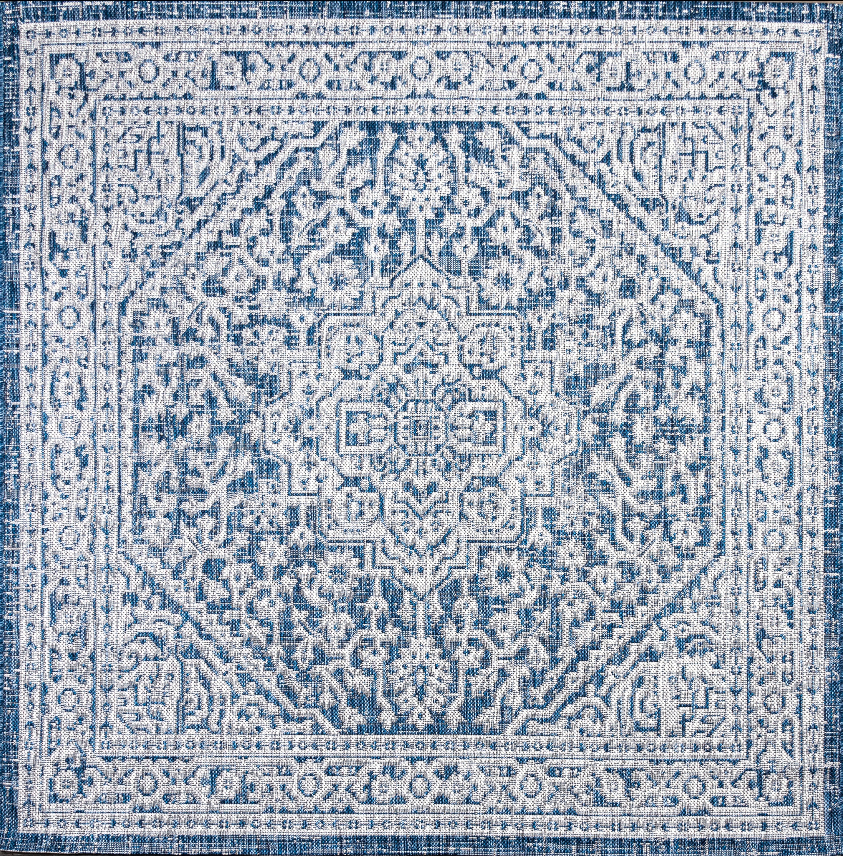 Sinjuri Medallion Textured Weave Indoor/Outdoor Area Rug
