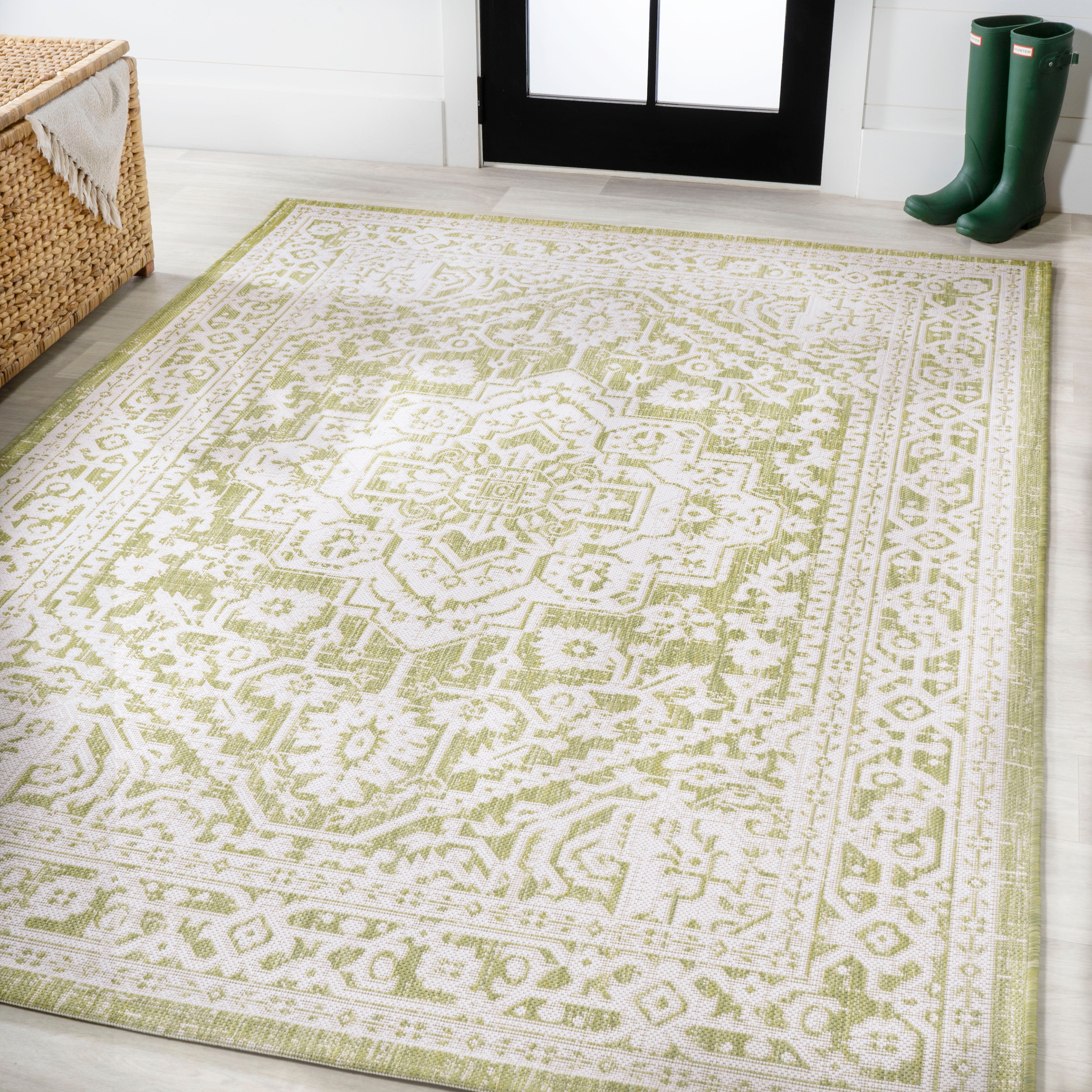 Sinjuri Medallion Textured Weave Indoor/Outdoor Area Rug