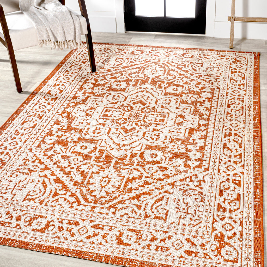 Sinjuri Medallion Textured Weave Indoor/Outdoor Area Rug