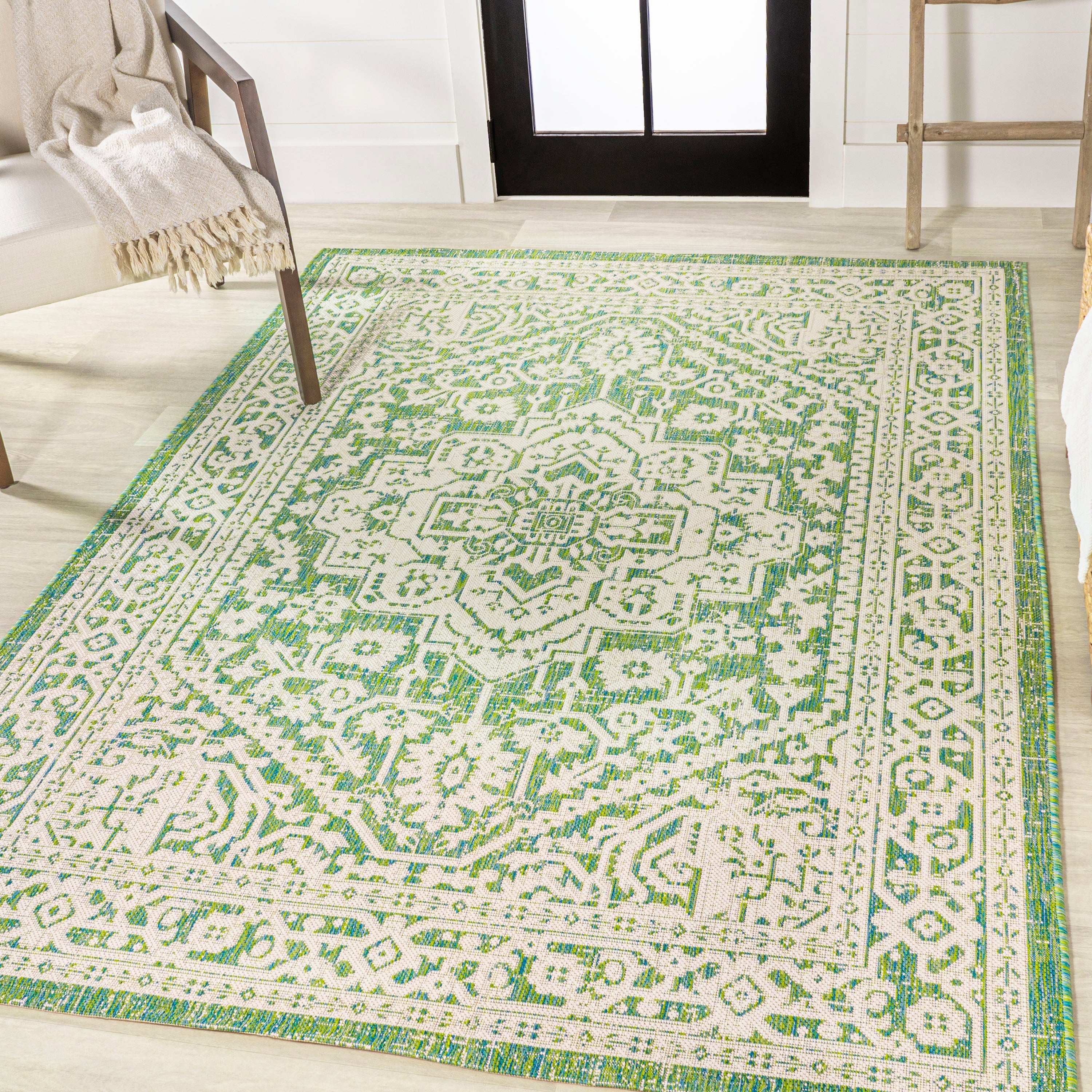 Sinjuri Medallion Textured Weave Indoor/Outdoor Area Rug