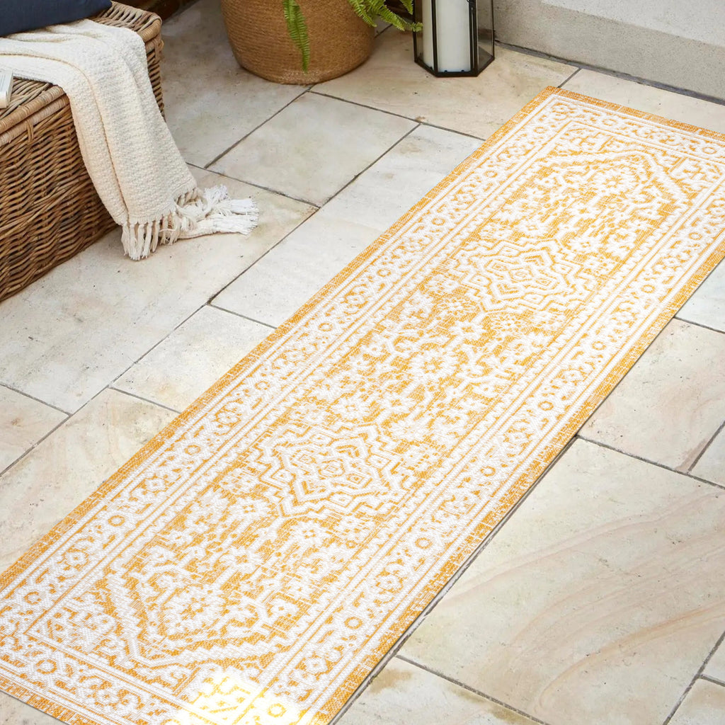 Sinjuri Medallion Textured Weave Indoor/Outdoor Area Rug