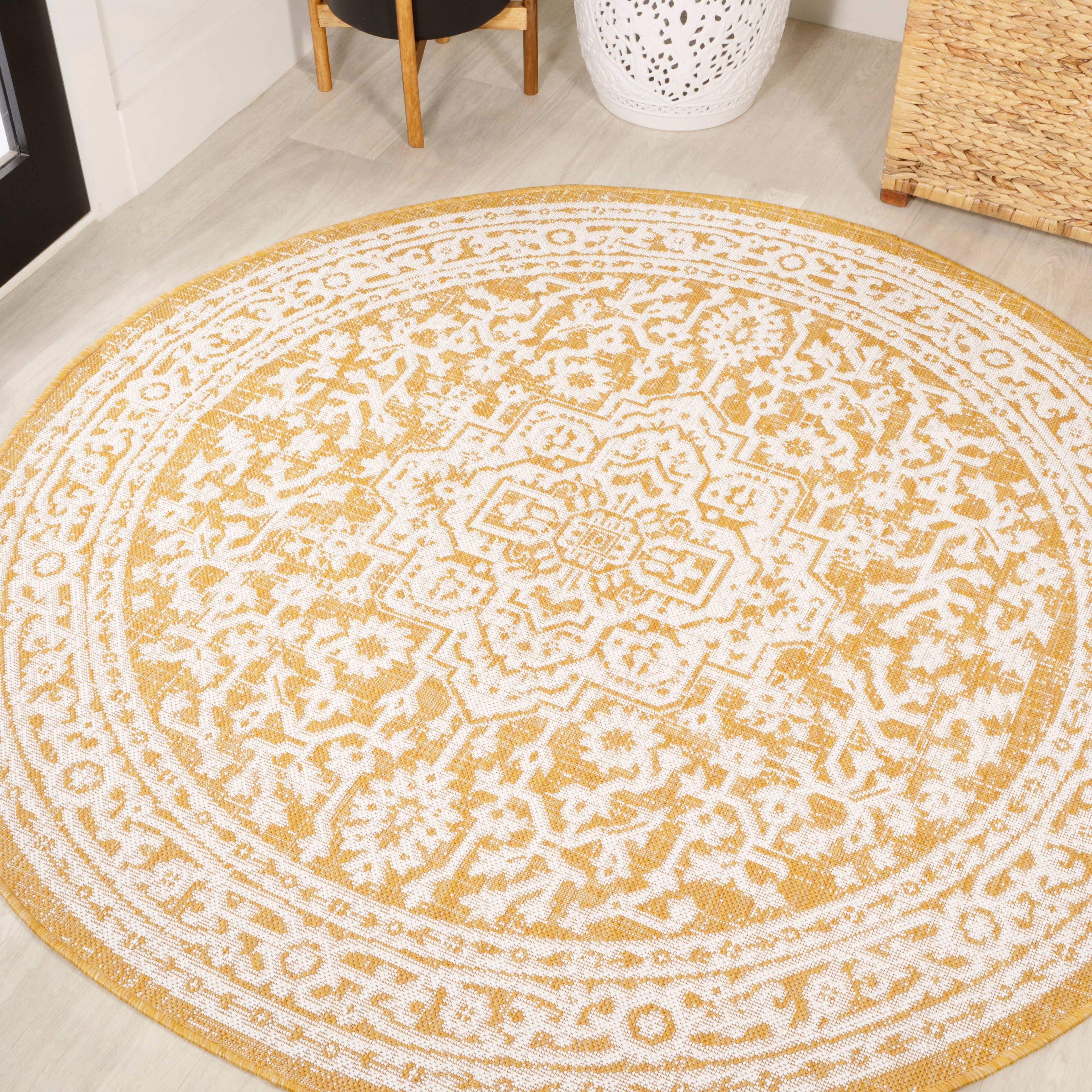 Sinjuri Medallion Textured Weave Indoor/Outdoor Area Rug
