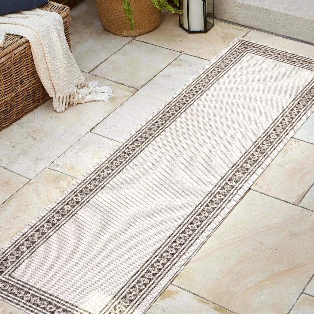Lucia Classic Diamond Border Indoor/Outdoor Area Rug