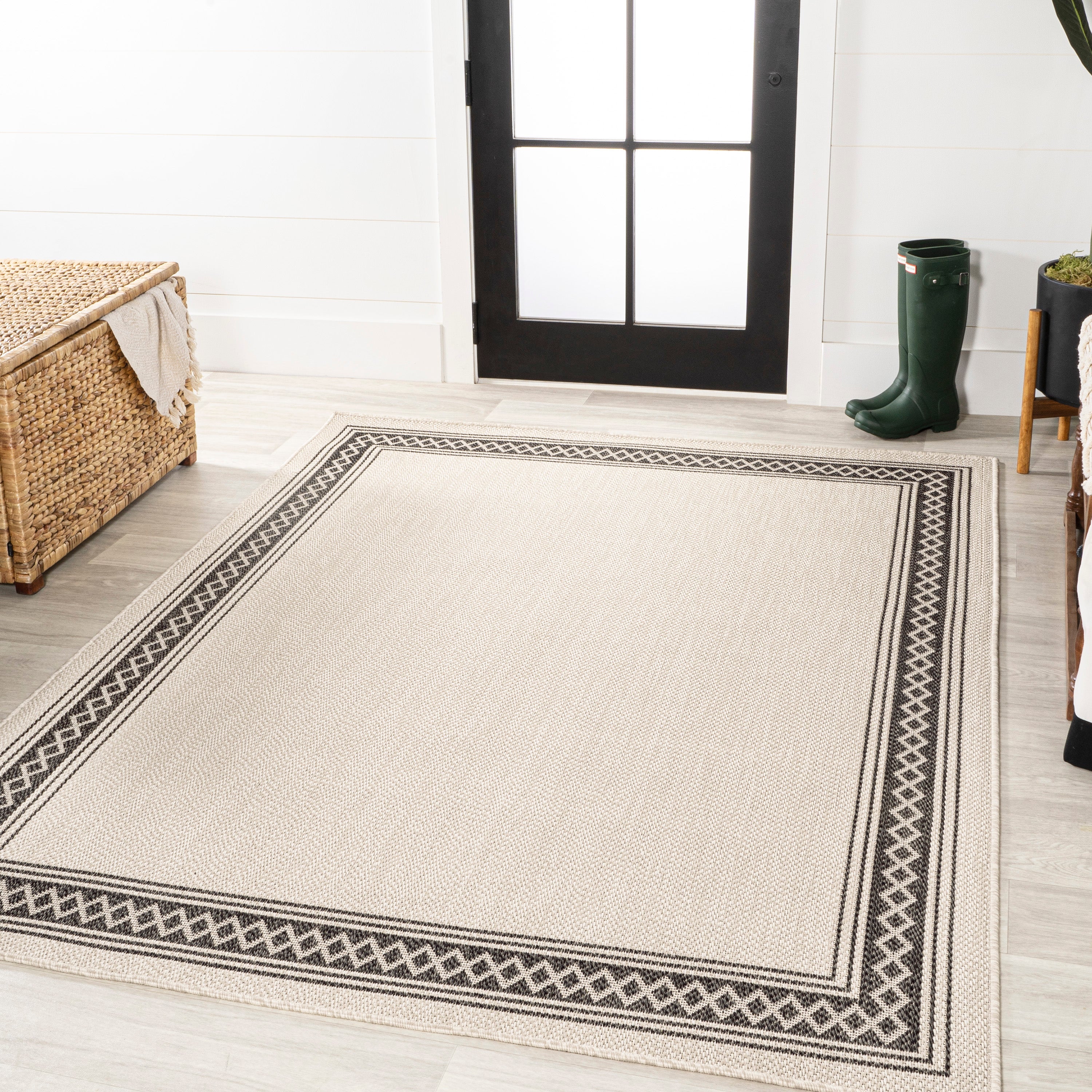 Lucia Classic Diamond Border Indoor/Outdoor Area Rug