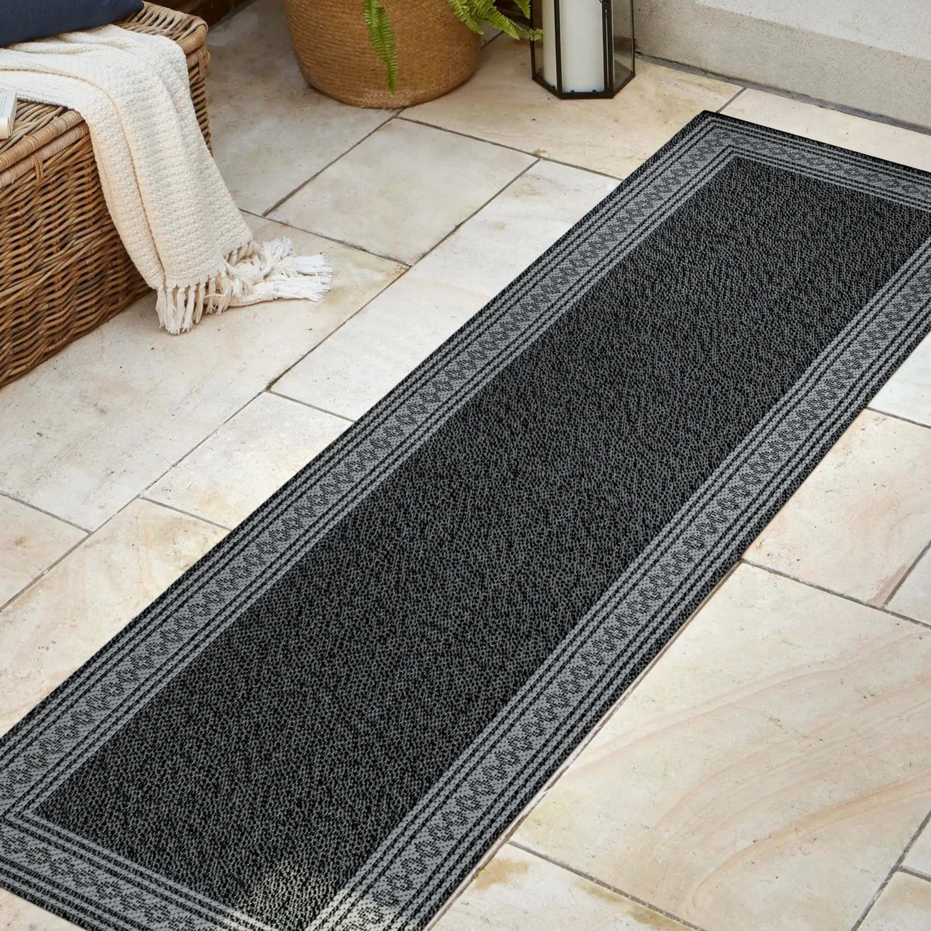 Lucia Classic Diamond Border Indoor/Outdoor Area Rug