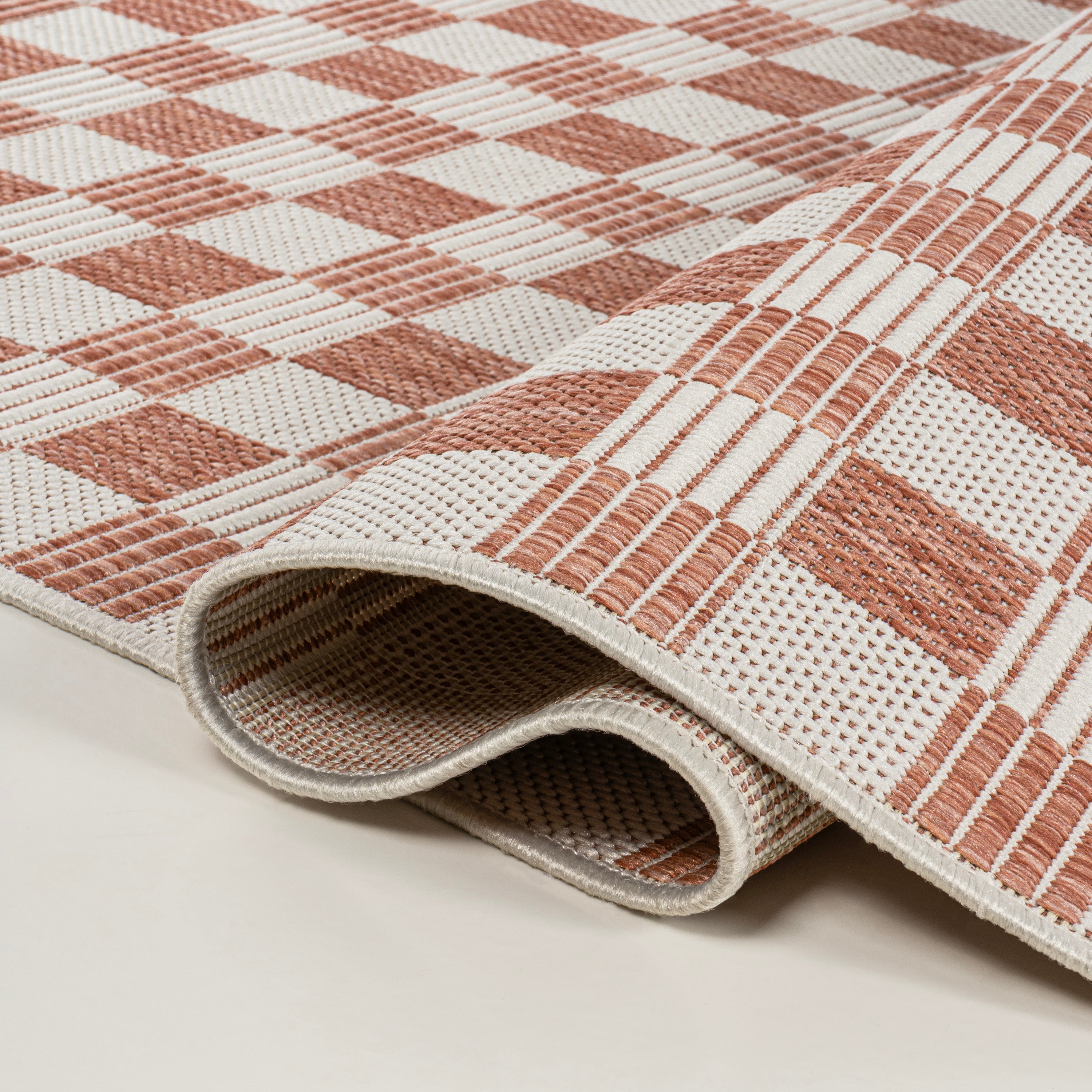 Aimee Traditional Cottage Checkerboard Indoor/Outdoor Area Rug