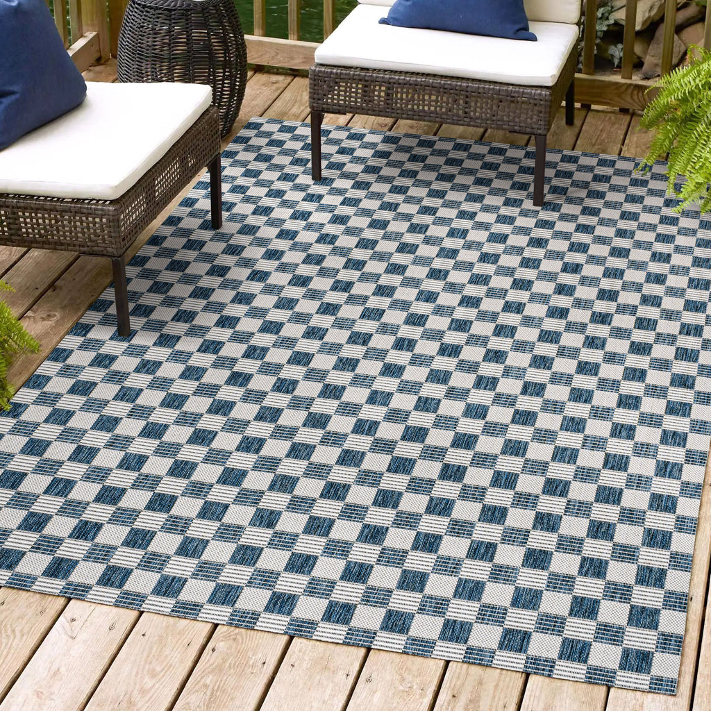 Aimee Traditional Cottage Checkerboard Indoor/Outdoor Runner Rug