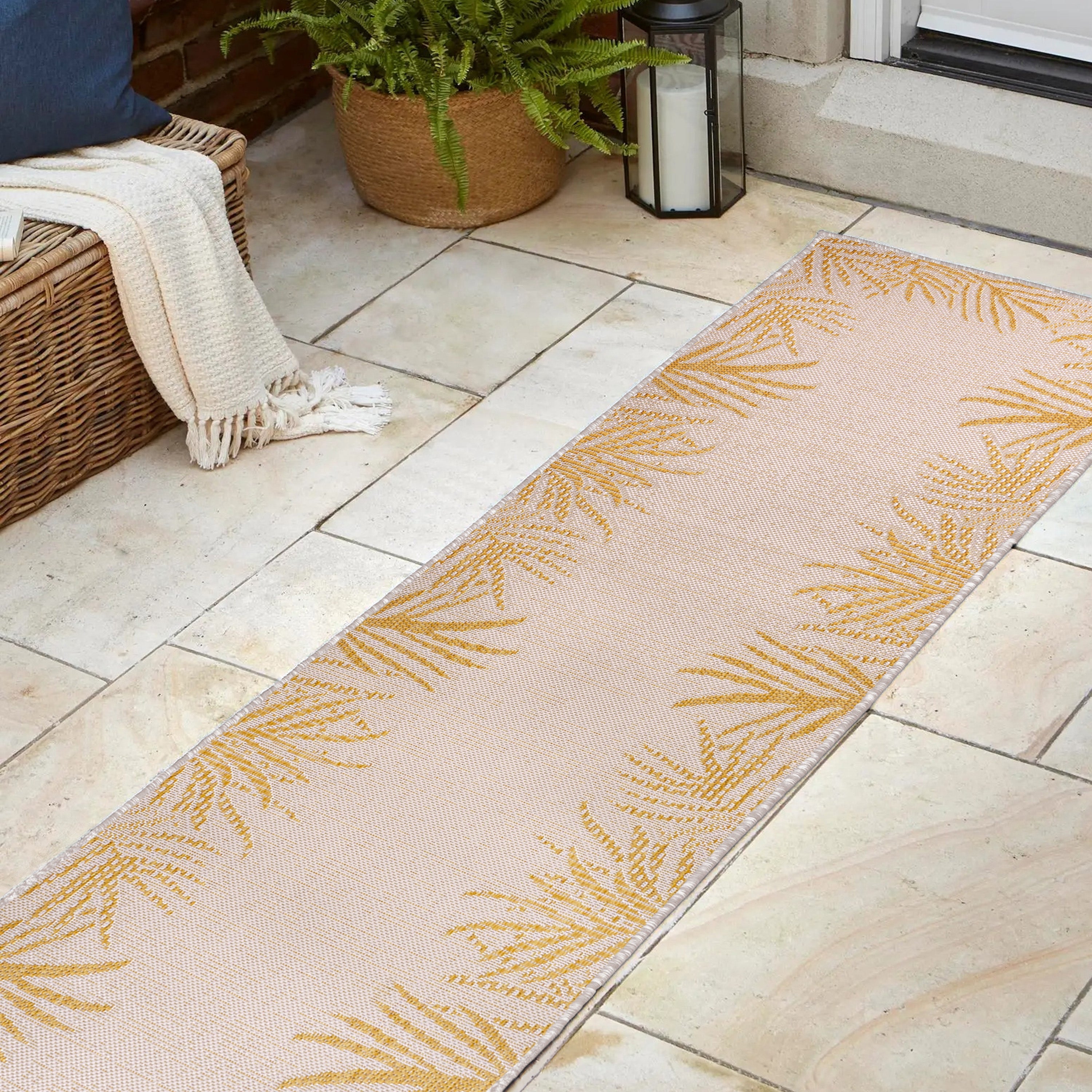 Isola Coastal Cottage Palm Frond Border Indoor/Outdoor Area Rug