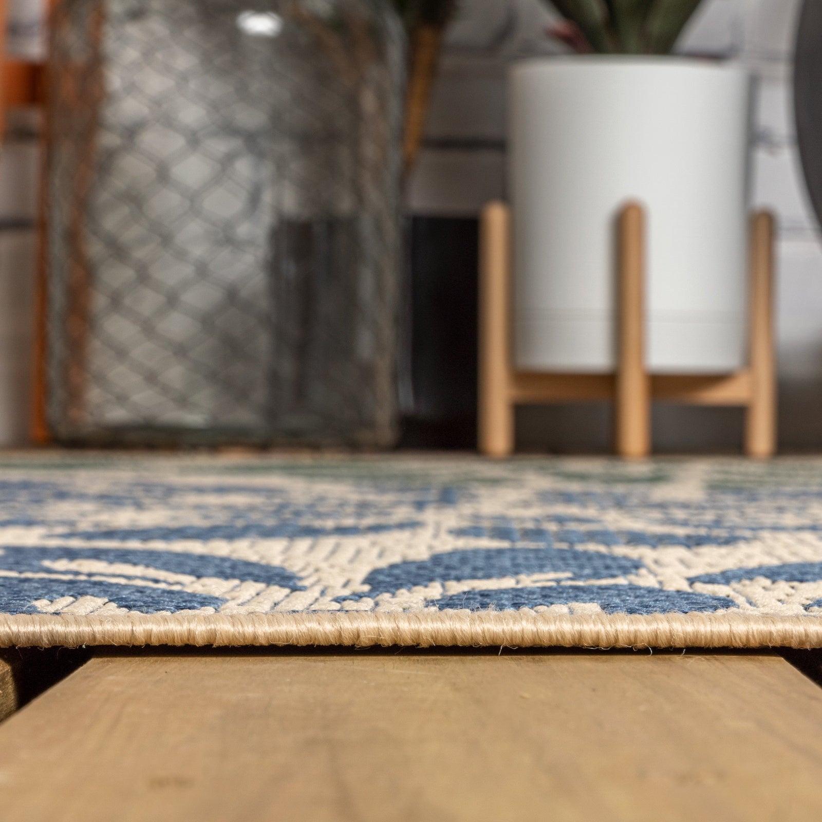 Zinnia Modern Floral Textured Weave Indoor/Outdoor Runner Rug
